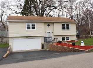 28451 W Valley Rd, Ingleside, IL 60041