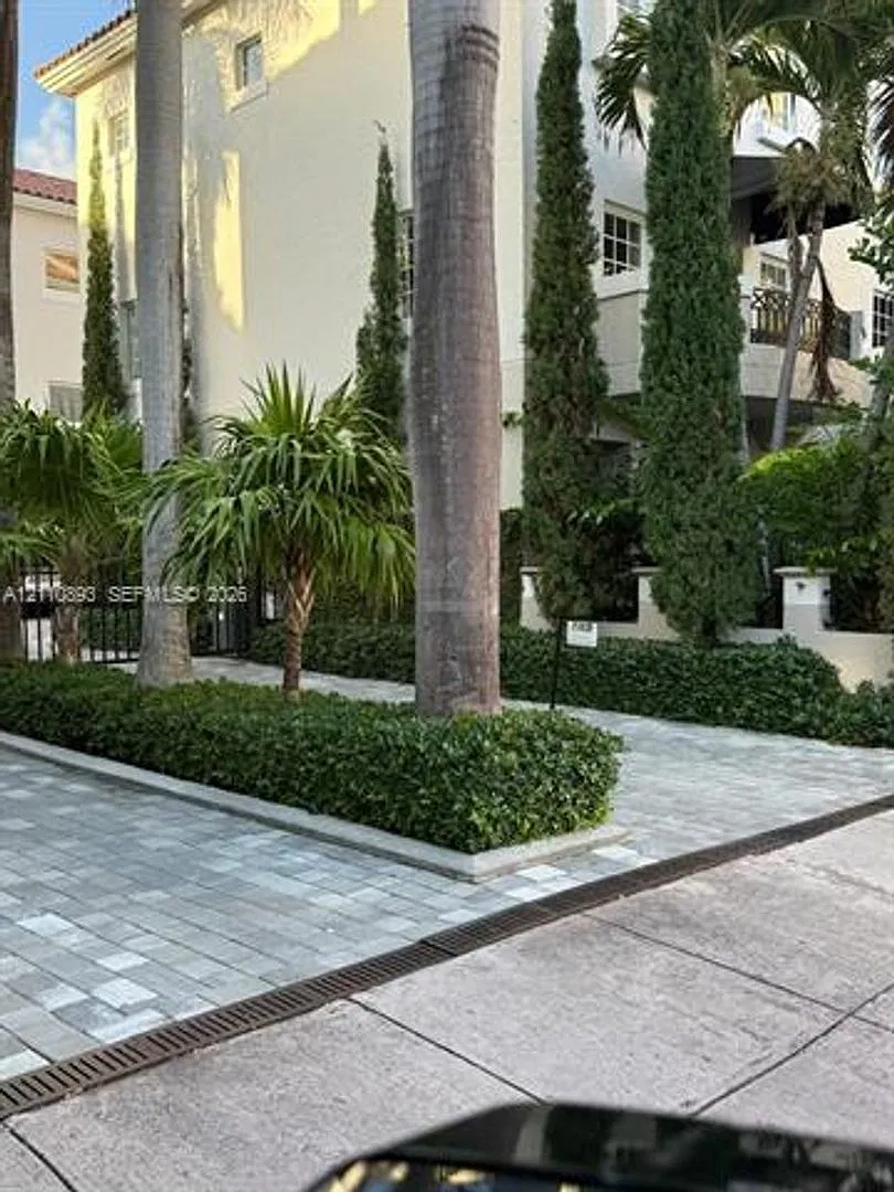 261 Navarre Ave th C-8, Coral Gables, FL 33134 — Photo 3