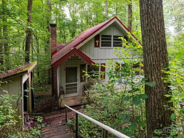 144 Pisgah Shadows Rd, Hendersonville, NC 28739