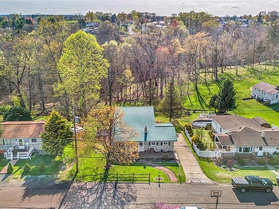 4th image of 670 Forestview Dr
