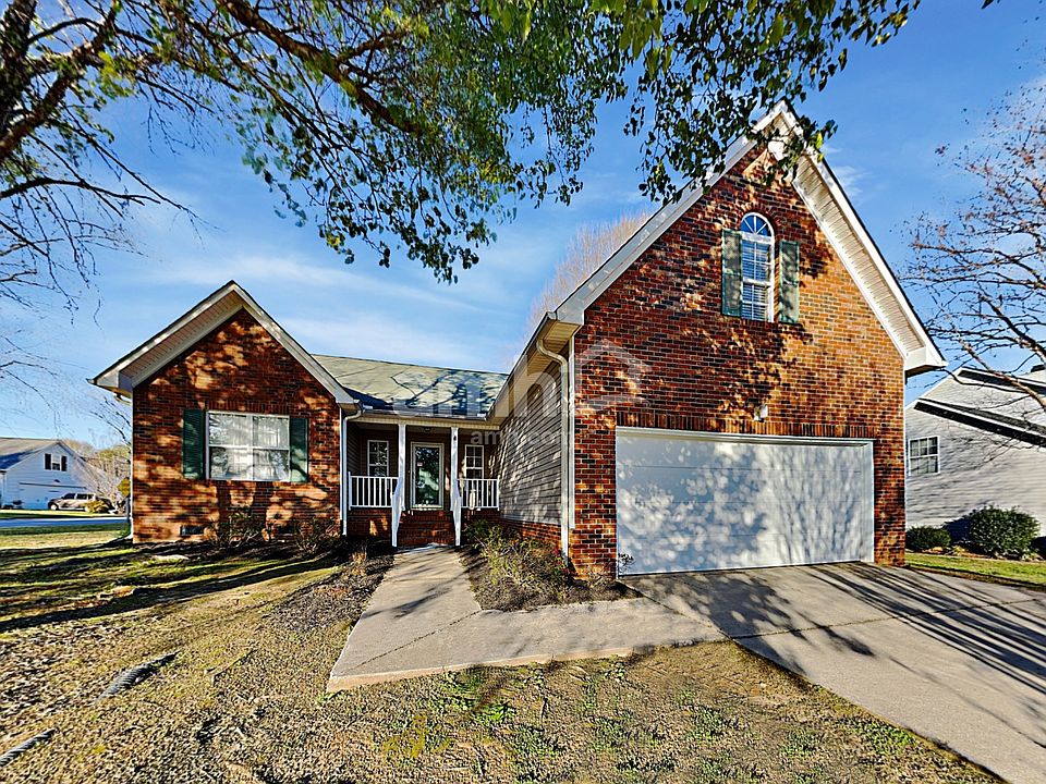 1st image of 208 Sonoma Dr