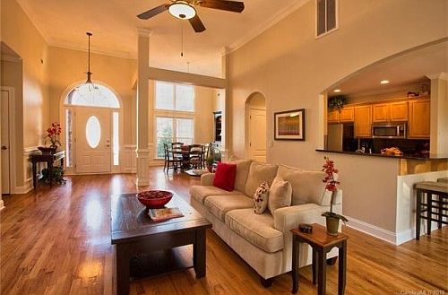 3rd image of 137 English Ivy Ln