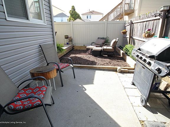 5th image of 899 Nugent Ave