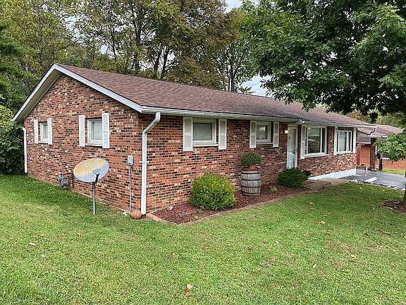 3rd image of 70 Glenn Dr