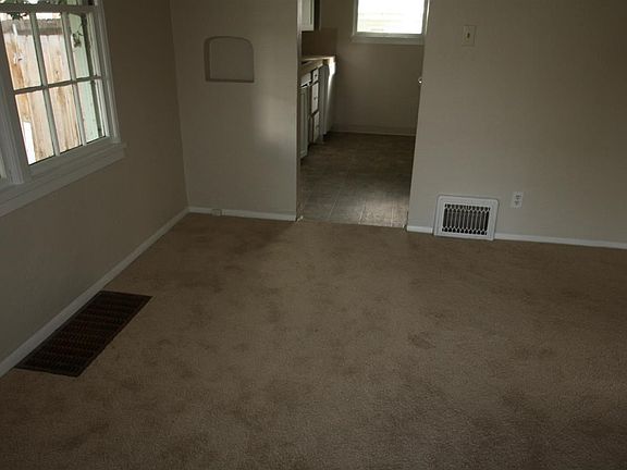 3rd image of 1808 Blaine St
