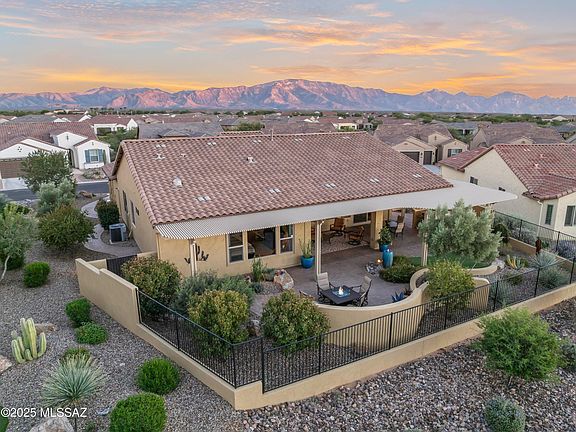 4th image of 59894 E Pinyon Dr