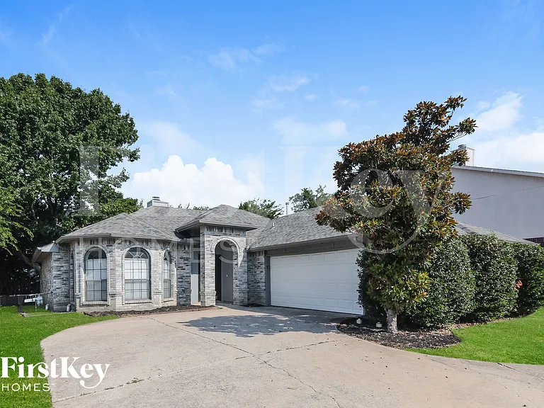 701 Long Hill Ct — Photo 1