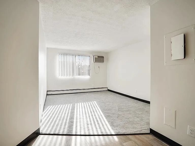 35 Log St #3D — Photo 4