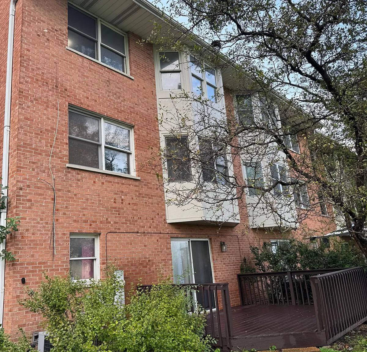 4 bed, 2.5 bath, 2425 sqft, $3,950 — Photo 3