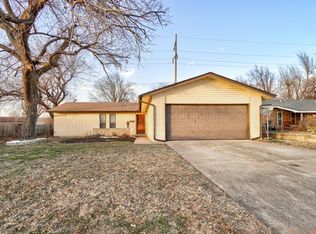 401 Greenwood Dr, Yukon, OK 73099