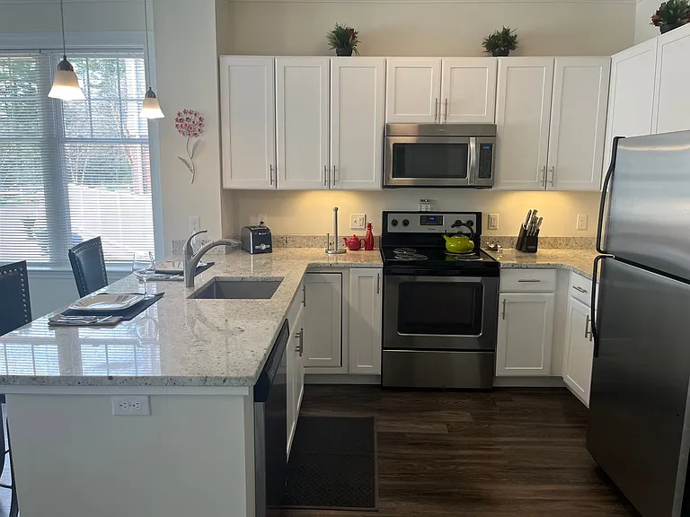 Edgewater Apartments — Photo 29