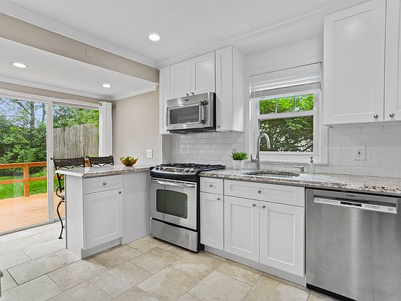 5th image of 19 Deane Pl