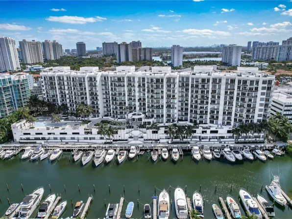 3029 NE 188th St APT 625, Miami, FL 33180