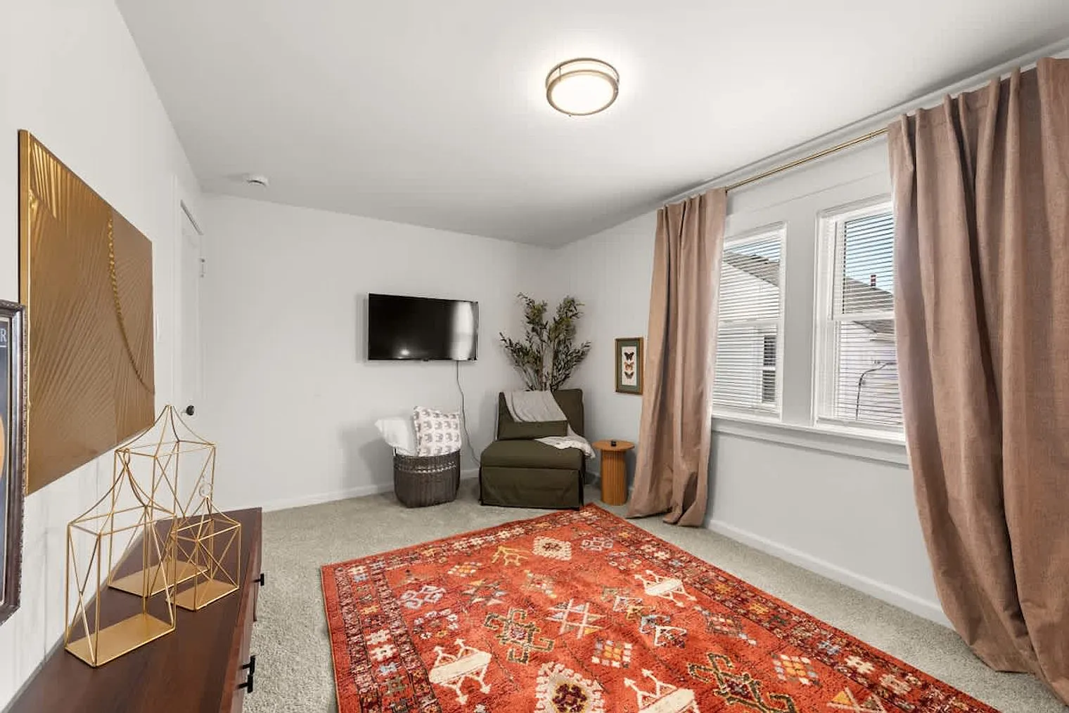 4 bed, 2.0 bath, 1862 sqft, $4,107 — Photo 1