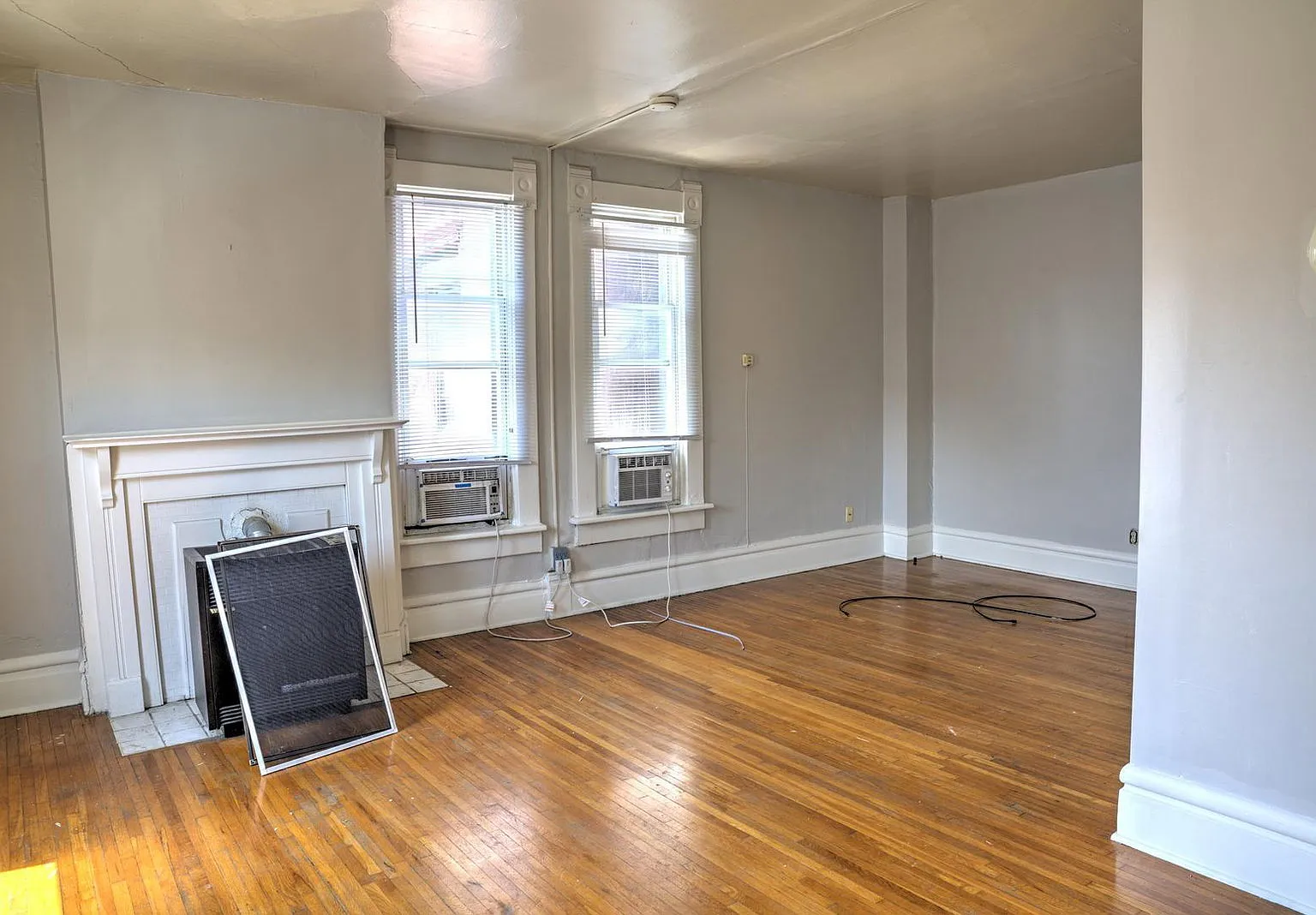 Studio, 1.0 bath, $999 — Photo 4