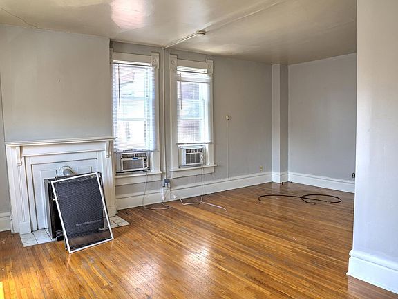 4th image of 250 1/2 W 5th Ave #F