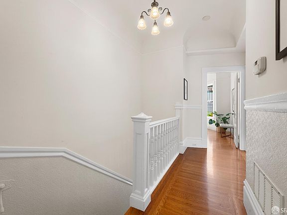 3rd image of 808 York St