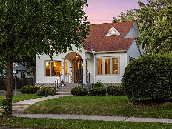 5th image of 3258 Xerxes Ave N
