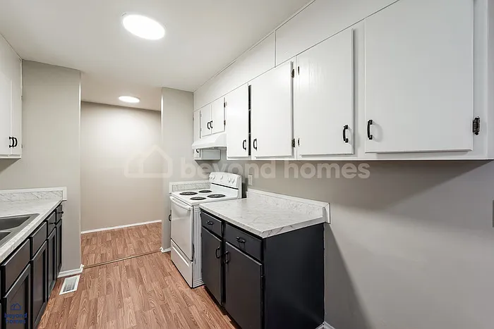 4 bed, 2.0 bath, 1250 sqft, $975 — Photo 2
