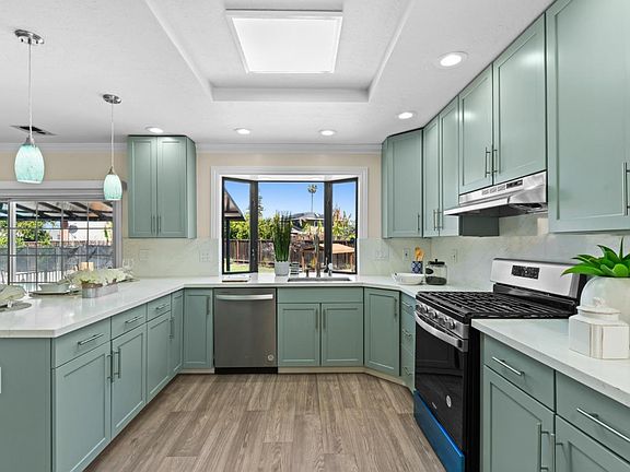 3rd image of 403 Avenida Del Roble