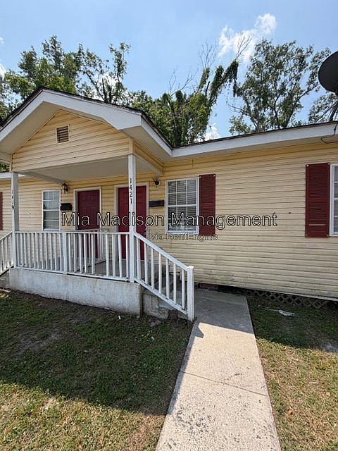 1st image of 1421 Richards St