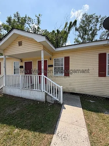 1421 Richards St Photo 1
