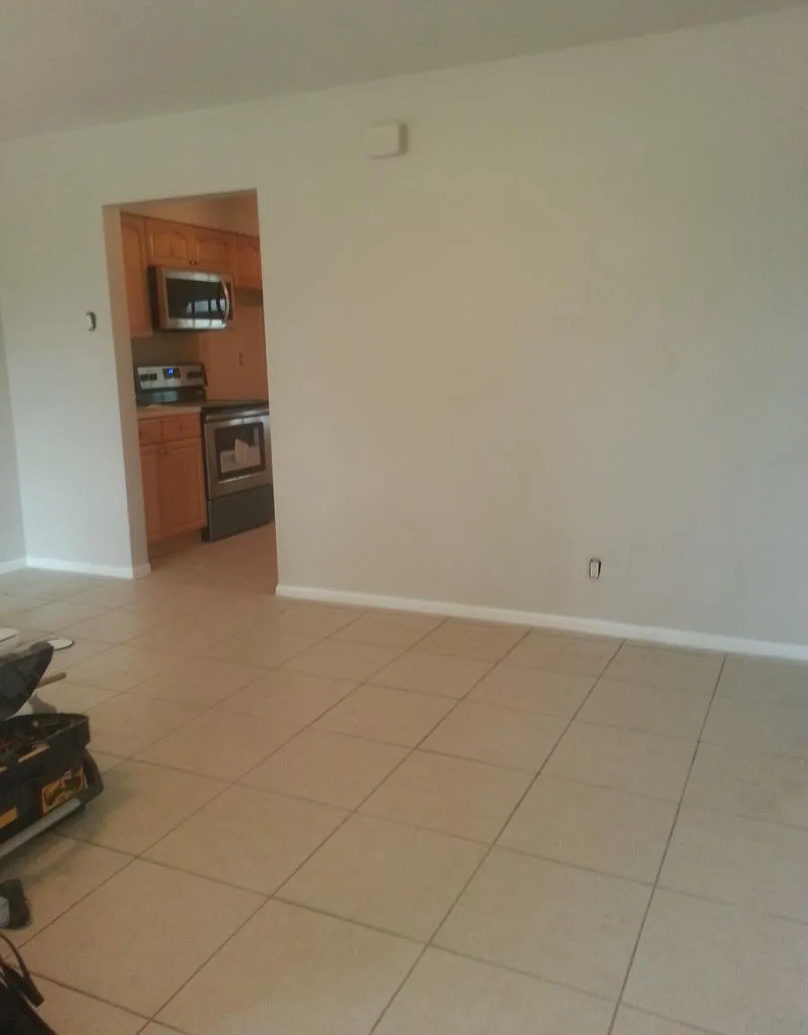 2520 NE 11th Court — Photo 3