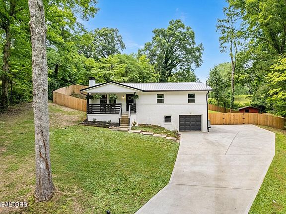 2nd image of 430 Sherwood Estates Cir