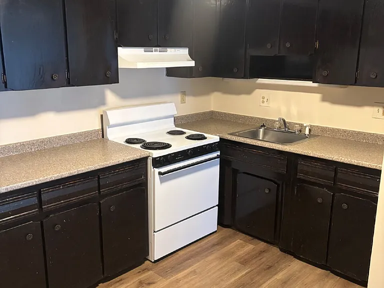 210 Pine St #13 — Photo 8