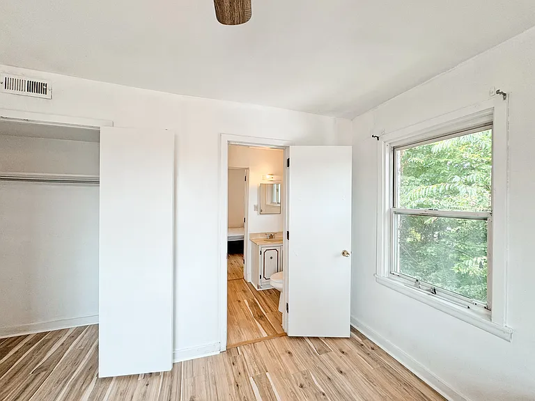 5737 Hobart St #6 — Photo 13