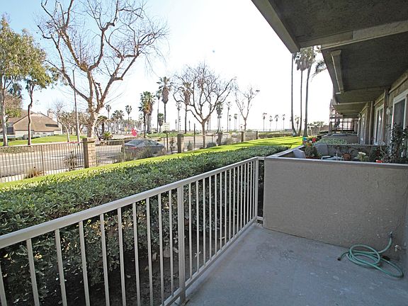 5th image of 371 E Surfside Dr