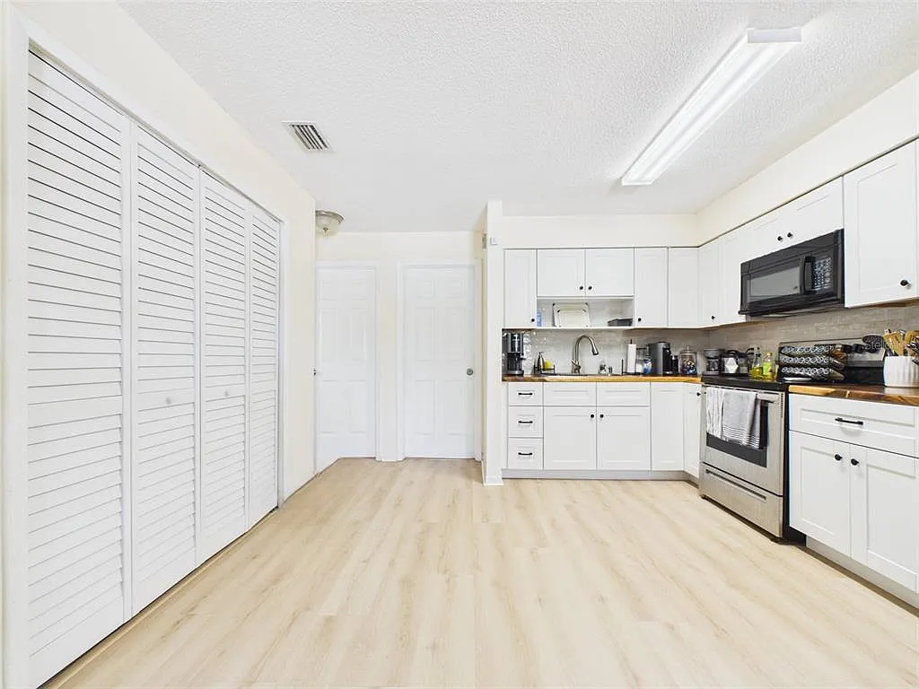 3 bed, 1.0 bath, 809 sqft, $1,750 — Photo 3