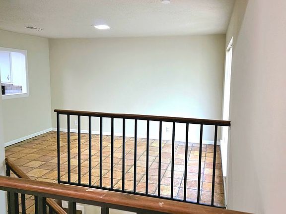 5th image of 2814 Stewart Dr