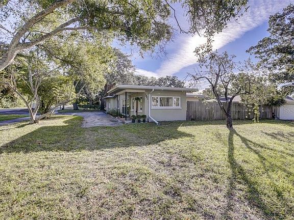 4th image of 1801 Dolphin Dr