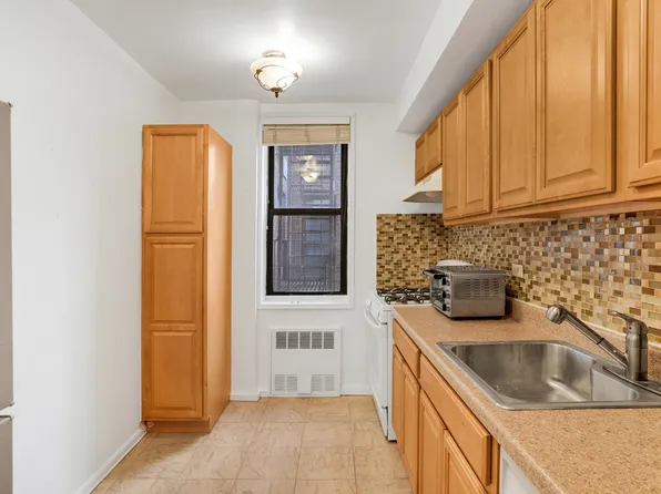 345 Webster Avenue image 6 of 12