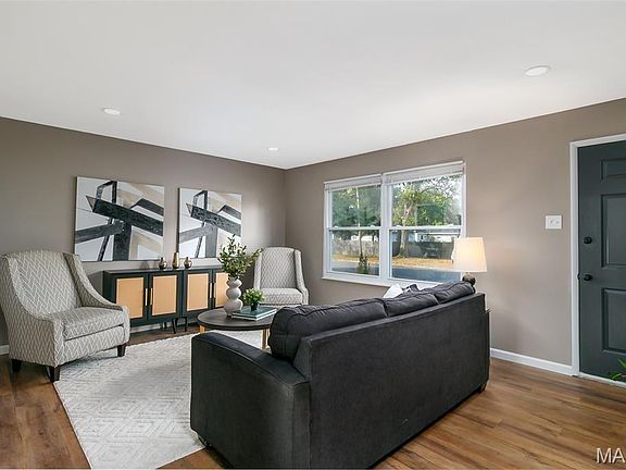 5th image of 1580 Queens Dr