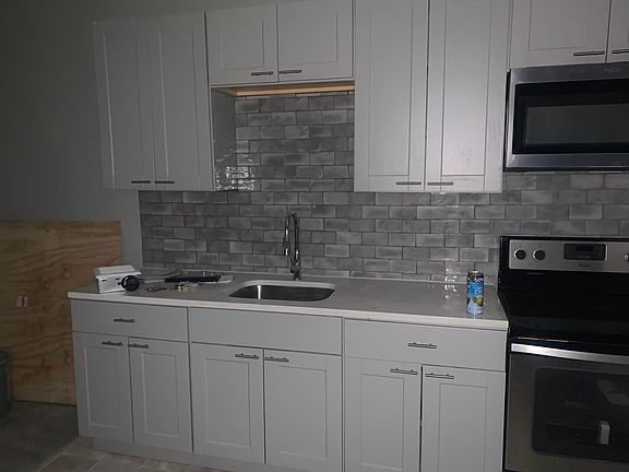 4th image of 224 N Alden St #4