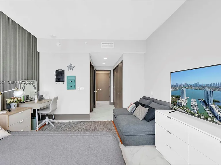 17111 Biscayne Blvd #1709 — Photo 20