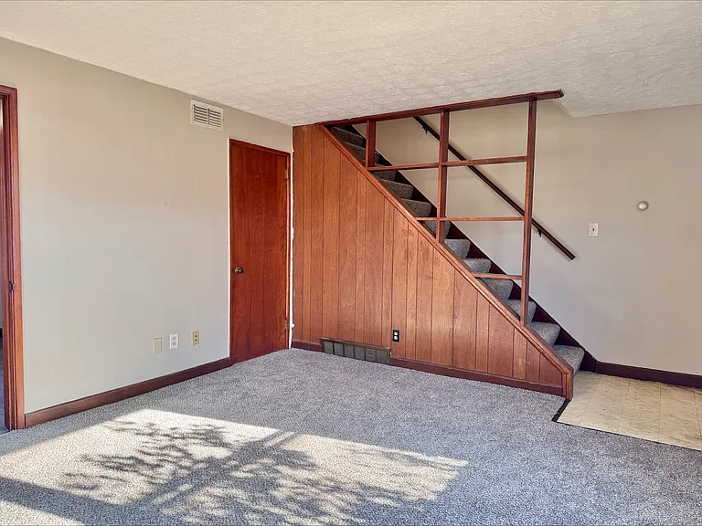 1135 Saxe Ave — Photo 11