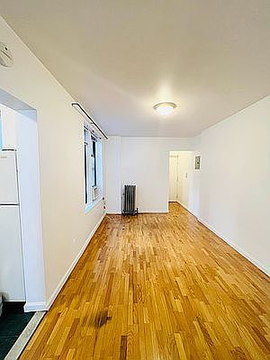 3rd image of 24-31 Steinway St #10
