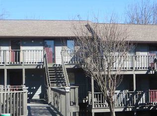 9217 S Pointe Retreat Dr, Bloomington, IN 47401