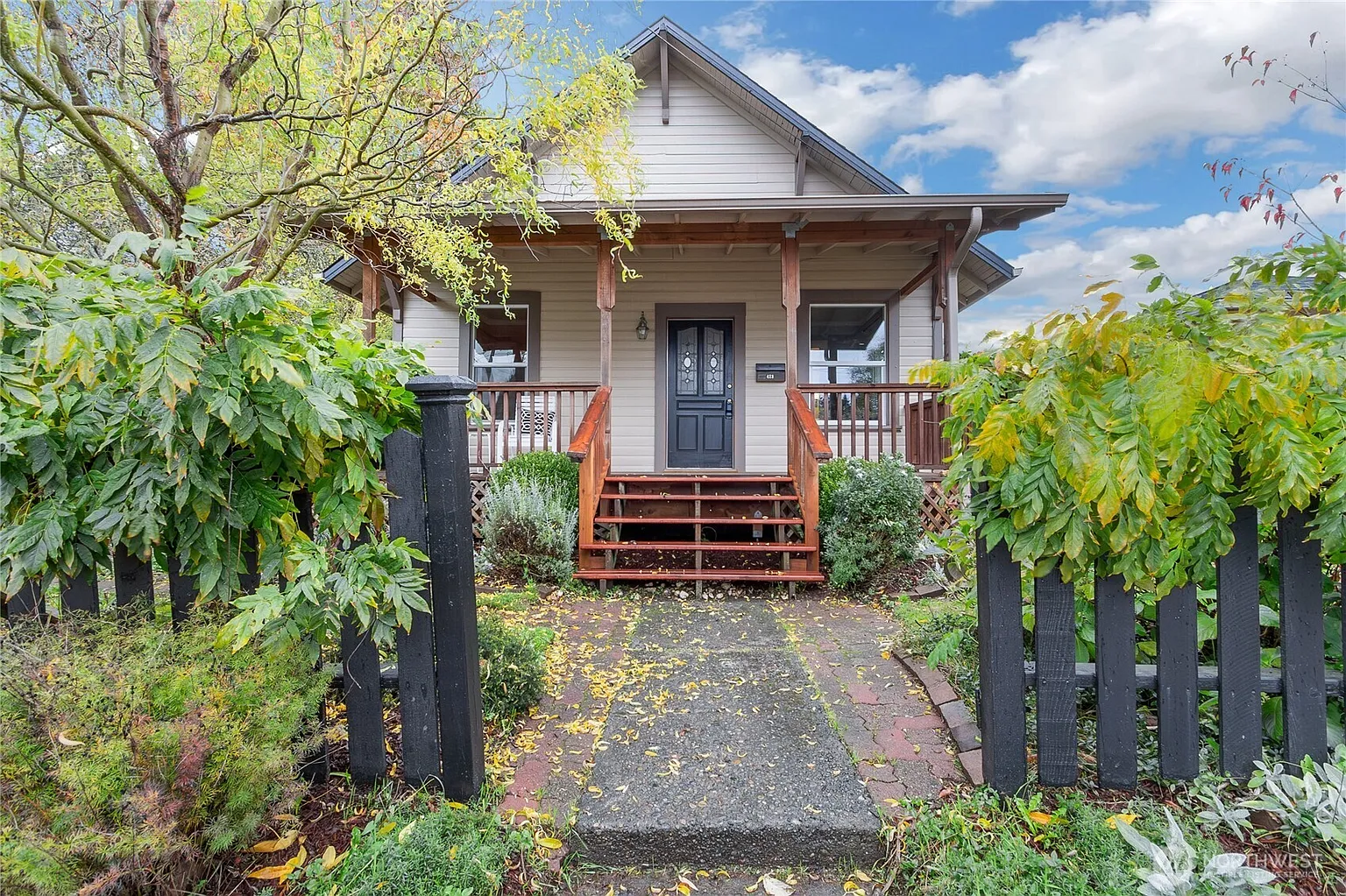 423 Jefferson Street photo 1