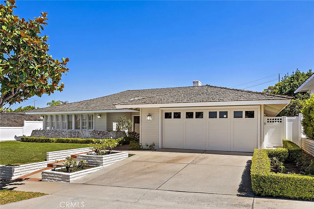4 bed, 2.5 bath, 2380 sqft, $10,800 — Photo 1