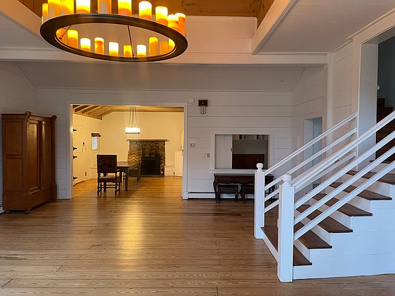 2nd image of 7 Ballantine Ln