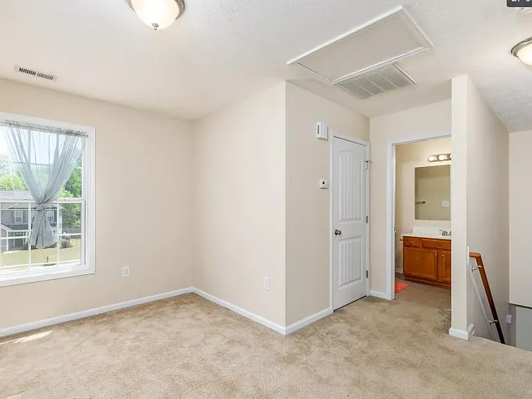 781 Hogart St — Photo 16