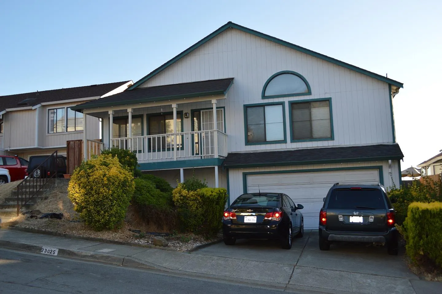 23025 Lakeridge Ave photo 1