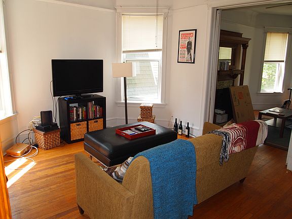 2nd image of 3019 N Kenmore Ave APT 3