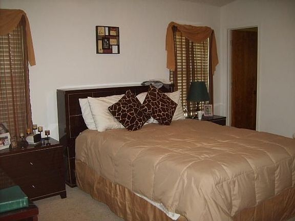 3rd image of 833 Nicole Dr