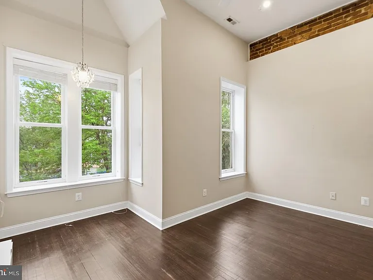 620 9th St NE — Photo 22