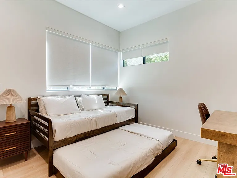 5929 Hesperia Ave — Photo 27